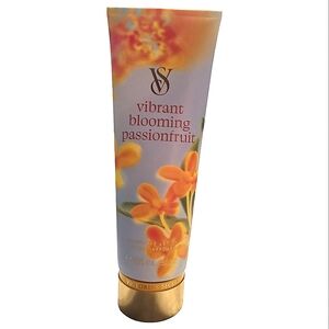 NIB VS Fragrance Lotion 8fl oz